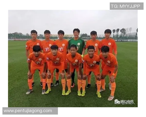 重庆足球队总决赛精彩回顾团队协作展现团结力量与拼搏精神