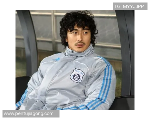 风流倜傥的绿茵传奇足球明星背后的迷人故事与魅力人生